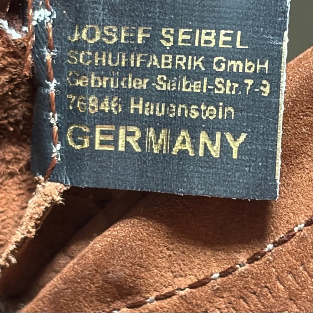 JOSEF SEIBEL Sienna Distressed Leather Ankle Bootie